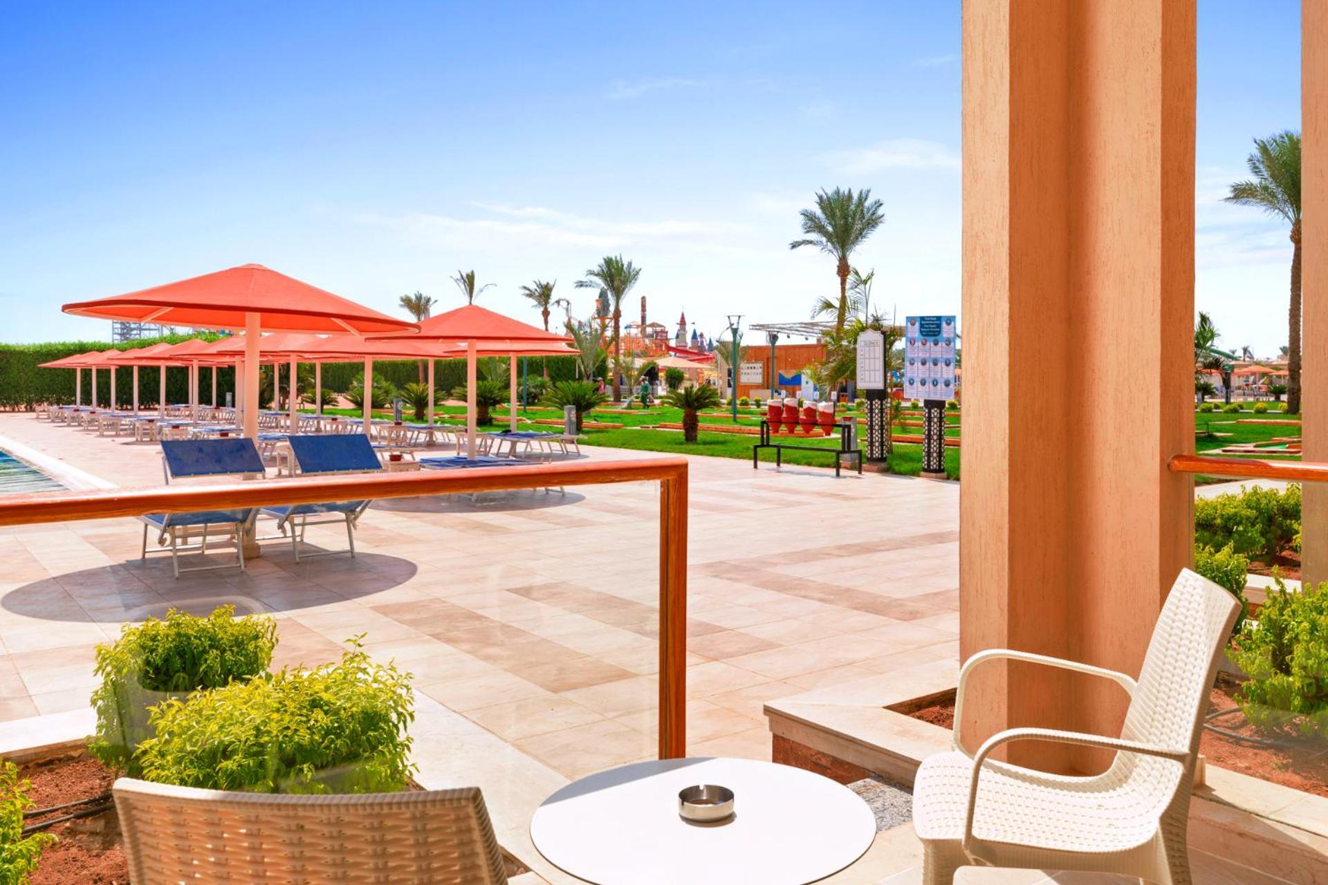 알바트로스 아쿠아 파크 샤름 엘 셰이크 - 패밀리 앤 커플 전용 외부 사진 View of the pool at the Hilton Luxor