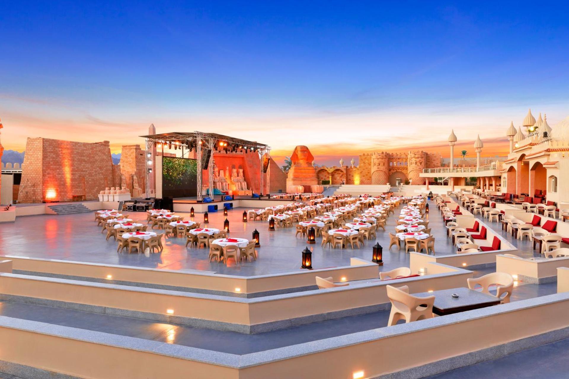 알바트로스 아쿠아 파크 샤름 엘 셰이크 - 패밀리 앤 커플 전용 외부 사진 The stage at Al Masrah Al Qasr
